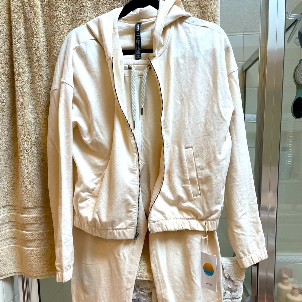 Vuori jogger sweats set